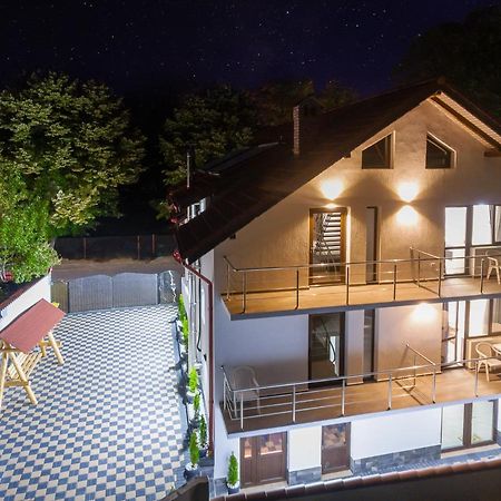 Hotel Pensiunea D & Ylan Novaci-Străini Exterior foto